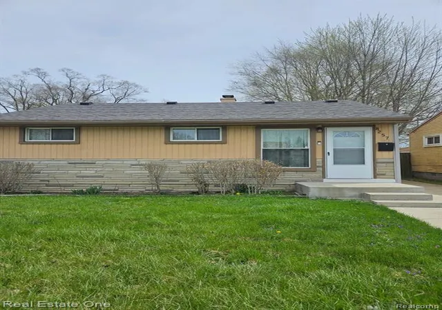 Homes for sale in Taylor, MI | 8257 Oak St, Taylor, MI 48180 | MLS# 60983952