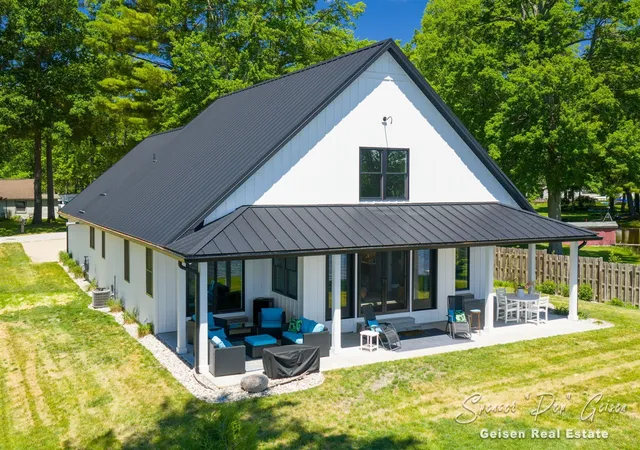 Homes for sale in White Cloud, MI | 1022 S Woodland Dr, White Cloud, MI 49349 | MLS# 70543171