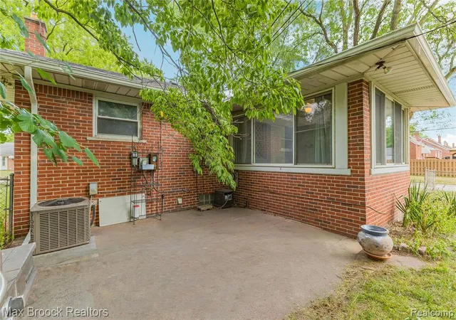 3rd image of 24601 Ridgedale St, Oak Park, MI 48237 1451 | MLS# 61022959