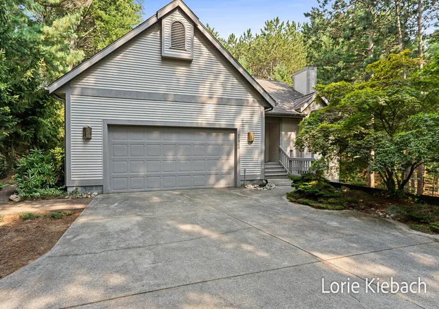 1st image of 11940 Lakeshore Ave, Grand Haven, MI 49417 | MLS# 70549076