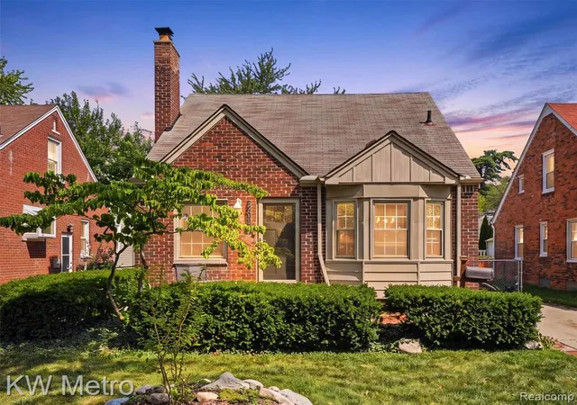 1st image of 2048 Anita Ave, Grosse Pointe Woods, MI 48236 1428 | MLS# 61024384
