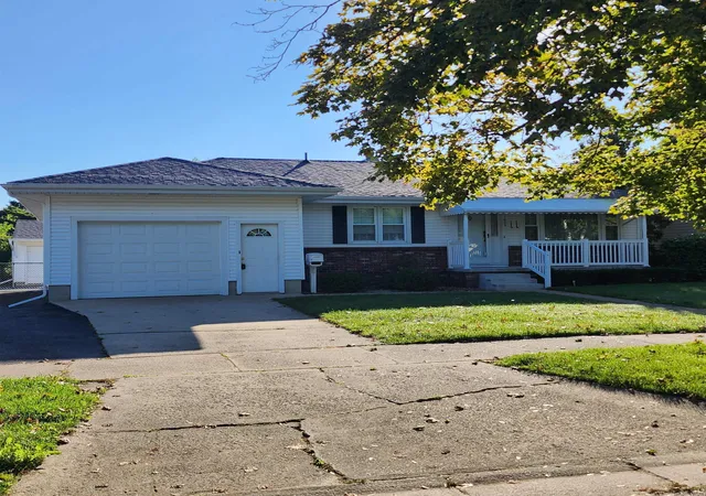 Homes for sale in Essexville, MI | 1005 Maple St, Essexville, MI 48732 | MLS# 50190662