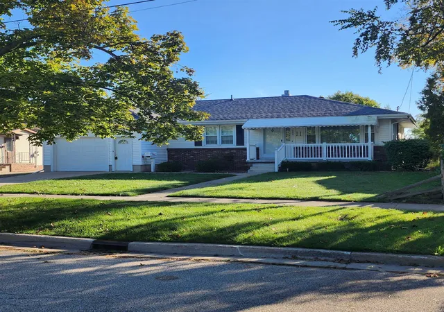 Homes for sale in Essexville, MI | 1005 Maple St, Essexville, MI 48732 | MLS# 50190662