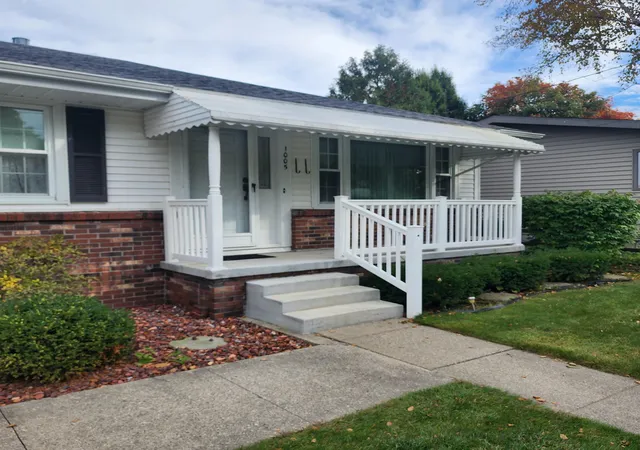 Homes for sale in Essexville, MI | 1005 Maple St, Essexville, MI 48732 | MLS# 50190662