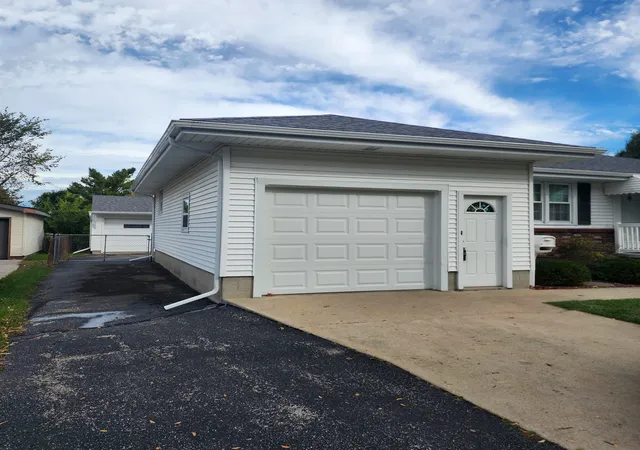 Homes for sale in Essexville, MI | 1005 Maple St, Essexville, MI 48732 | MLS# 50190662