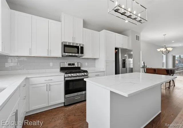 Photo 4 of Condo for sale at 25533 Meadowbrook Rd #42, Novi, MI 48375 | MLS# 61019224 | Listing updated on 2026-08-11