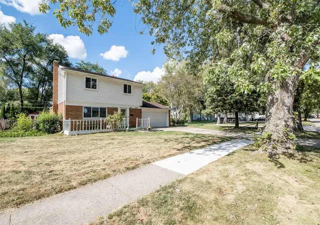 Photo 2 of Sale Pending at 38567 Trafalgar Wy, Sterling Heights, MI 48312 | MLS# 70498480 | Listing updated on 2025-11-10