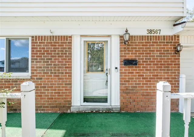 Photo 3 of Sale Pending at 38567 Trafalgar Wy, Sterling Heights, MI 48312 | MLS# 70498480 | Listing updated on 2025-11-10