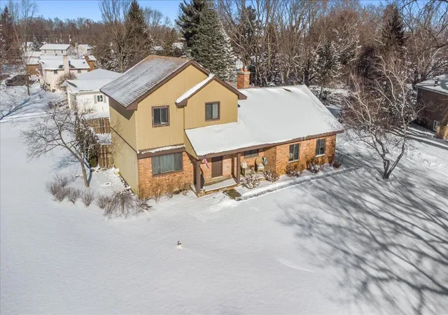 Photo 2 of Single family home for sale at 1633 Majon Dr, Highland, MI 48356 | MLS# 70511678 | Listing updated on 2026-02-07