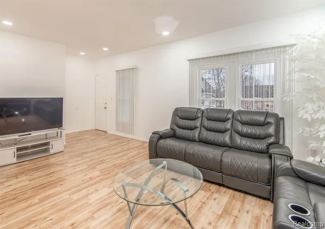 5th image of 625 Horton St, Detroit, MI 48202 | MLS# 60346653