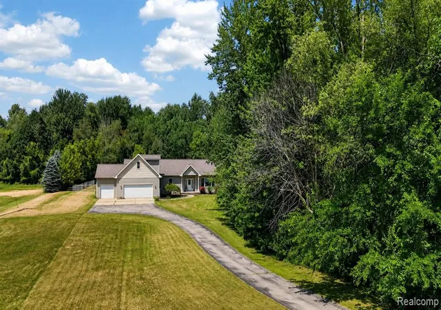2nd image of 4711 Pardee Rd, Webberville, MI 48892 | MLS# 61011296
