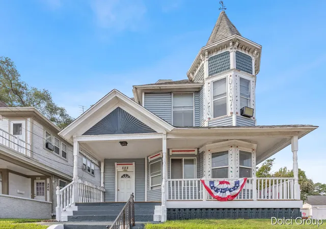 Listing Photo 4 - Condo for sale in building located at 522 Michigan St, Grand Rapids, MI 49503-5705