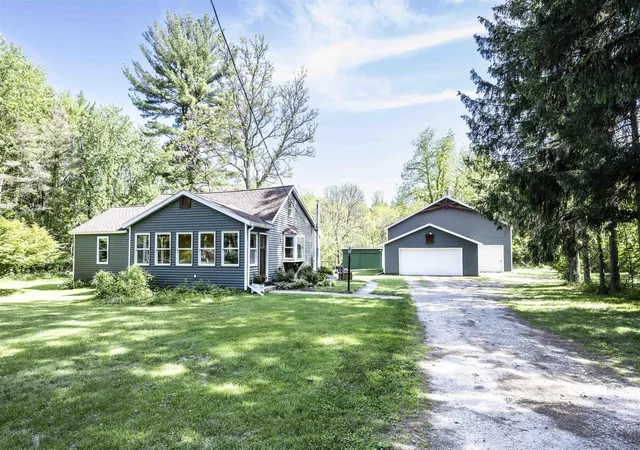Homes for sale in Comstock Park, MI | 1516 11 Mile Ne Rd, Comstock Park, MI 49321 | MLS# 50210089
