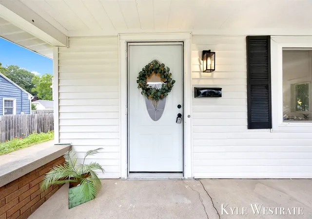 Photo 3 of Sale Pending at 930 Powers Ave, Grand Rapids, MI 49504 | MLS# 70541518 | Listing updated on 2026-07-09