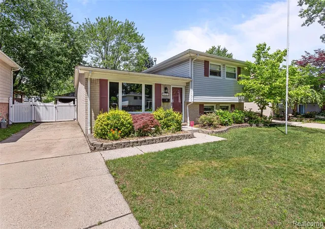 Homes for sale in Taylor, MI | 9428 Elm St, Taylor, MI 48180 | MLS# 61004419