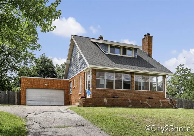 Homes for sale in Wyoming, MI | 2235 Roys Ave, Wyoming, MI 49519 | MLS# 70539408