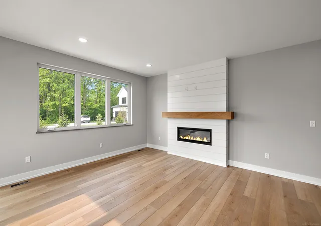 3rd image of 5874 Heights Dr #Unit 20 / Building 10, Sterling Heights, MI 48314 | MLS# 50209446