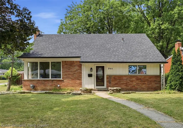 2nd image of 711 Jamaica Dr, Troy, MI 48083 | MLS# 61021852