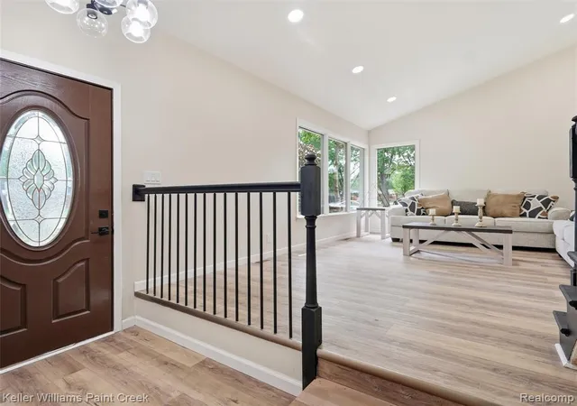 3rd image of 711 Jamaica Dr, Troy, MI 48083 | MLS# 61021852