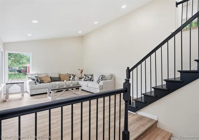 5th image of 711 Jamaica Dr, Troy, MI 48083 | MLS# 61021852