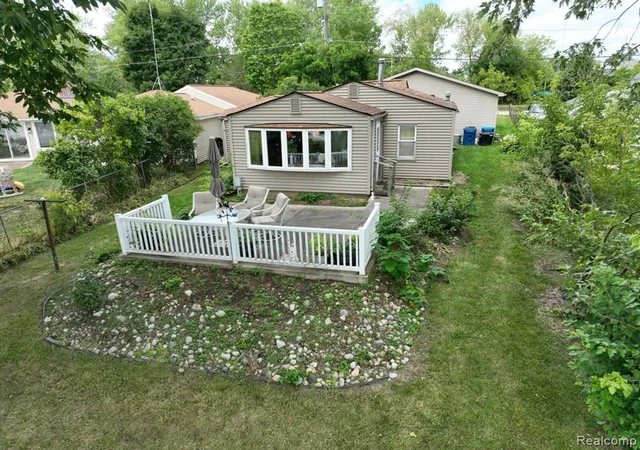 1st image of 11463 Barnum Lake Rd, Fenton, MI 48430 9720 | MLS# 61022573