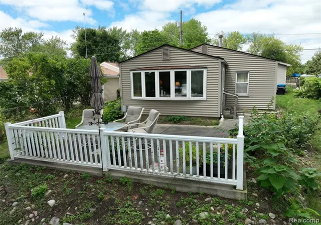 2nd image of 11463 Barnum Lake Rd, Fenton, MI 48430 9720 | MLS# 61022573