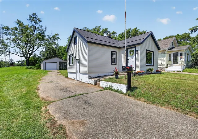 Homes for sale in Wyoming, MI | 2473 Longstreet Ave, Wyoming, MI 49509 | MLS# 70538708