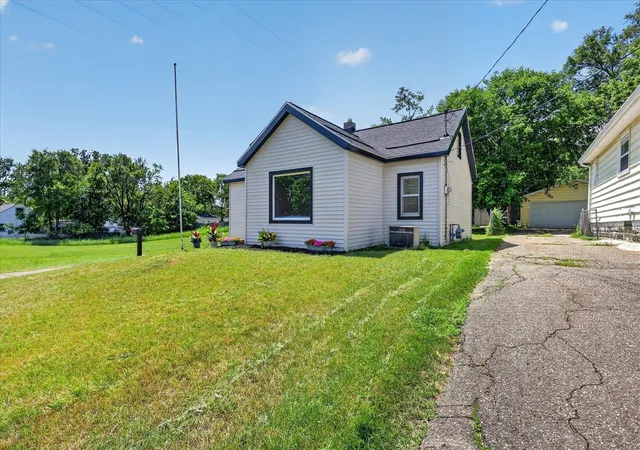 Homes for sale in Wyoming, MI | 2473 Longstreet Ave, Wyoming, MI 49509 | MLS# 70538708