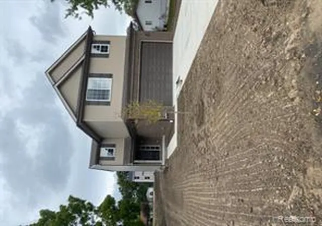Photo 4 of Single family home for sale at 21600 Elmway Dr, Clinton Township, MI 48035 | MLS# 60949995 | Listing updated on 2026-07-08