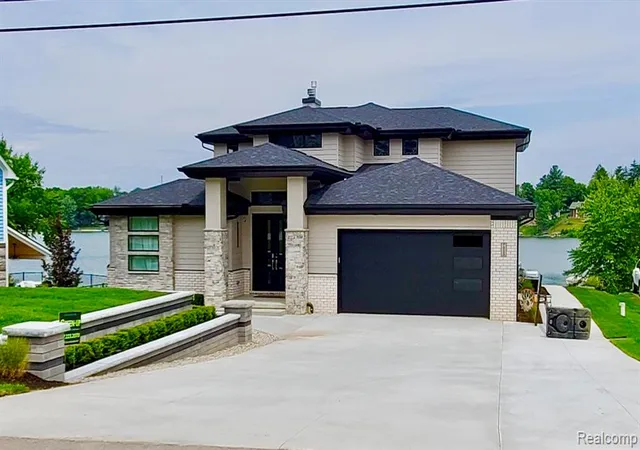1st image of 7020 Driftwood Dr, Fenton, MI 48430 | MLS# 60969659