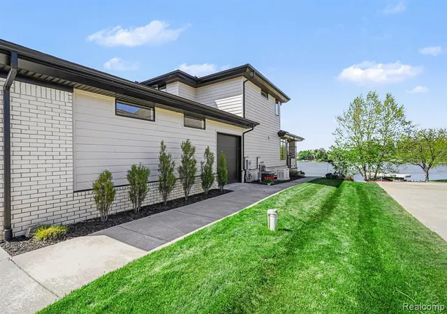 2nd image of 7020 Driftwood Dr, Fenton, MI 48430 | MLS# 60969659