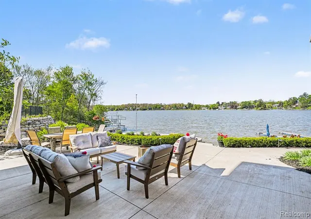 5th image of 7020 Driftwood Dr, Fenton, MI 48430 | MLS# 60969659