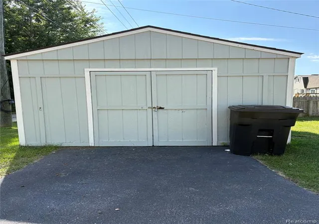 Photo 2 of Single family home for sale at 10091 Graham Dr, Clarkston, MI 48348 2421 | MLS# 61024782 | Listing updated on 2026-08-28