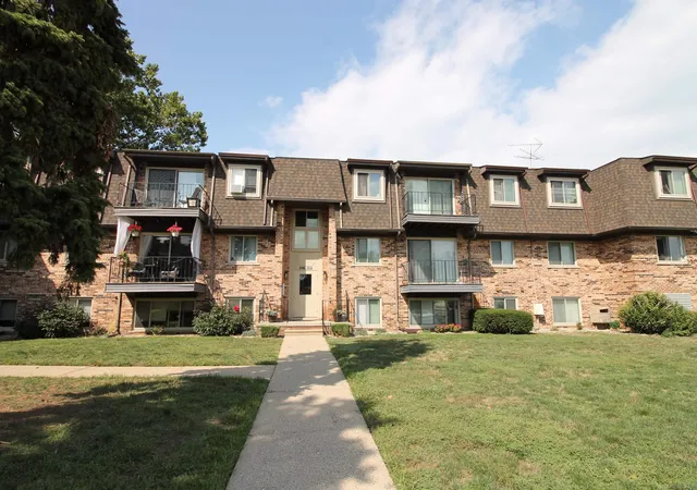 1st image of 433 Riviera Dr, Saint Clair Shores, MI 48080 | MLS# 50219641