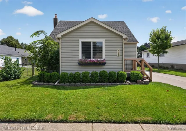Homes for sale in Brighton, MI | 425 S 7Th St, Brighton, MI 48116 | MLS# 61007793