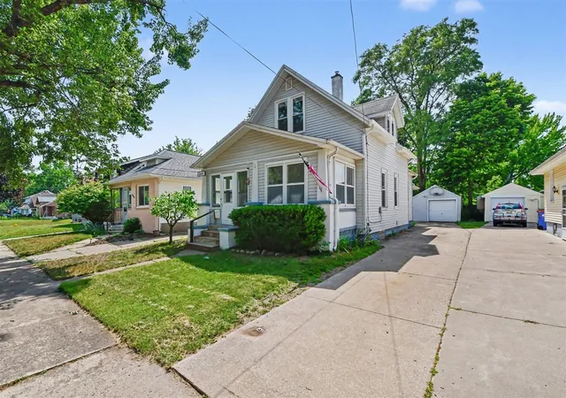 Homes for sale in Grand Rapids, MI | 2041 Edgewood Ave, Grand Rapids, MI 49505 | MLS# 70542774