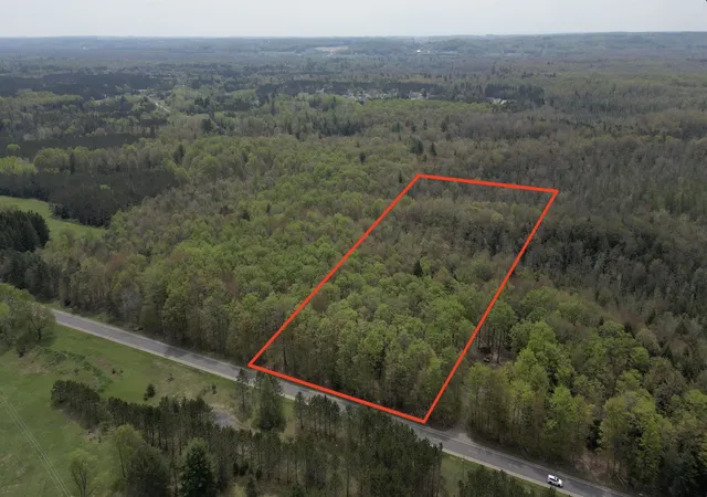 Homes for sale in Grawn, MI | 6639 Fall Rd, Grawn, MI 49637 | MLS# 80068588