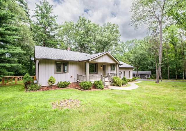 Homes for sale in Whitmore Lake, MI | 5211 Strawberry Lake Rd, Whitmore Lake, MI 48189 | MLS# 61008652