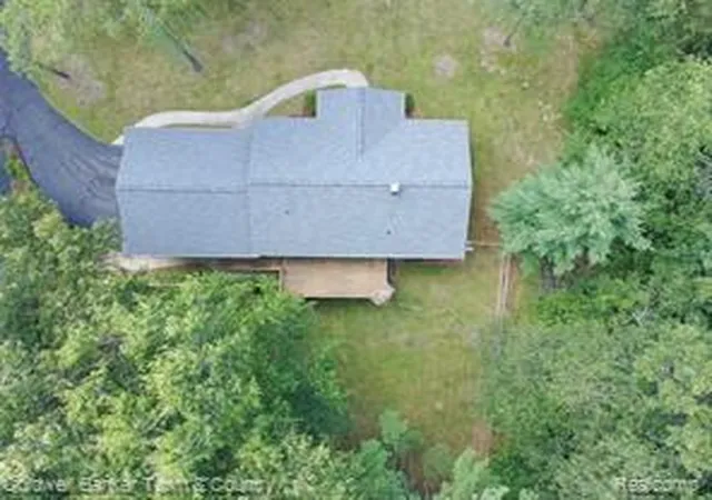 Homes for sale in Whitmore Lake, MI | 5211 Strawberry Lake Rd, Whitmore Lake, MI 48189 | MLS# 61008652