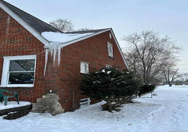 4th image of 9817 Somerset Ave, Detroit, MI 48224 | MLS# 60970213