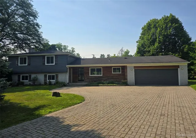 Photo 1 of Single family home for sale at 24697 S Cromwell Dr, Franklin, MI 48025 | MLS# 61016778 | Listing updated on 2026-08-01