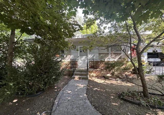 2nd image of 917 Holly St, Traverse City, MI 49686 | MLS# 80072032