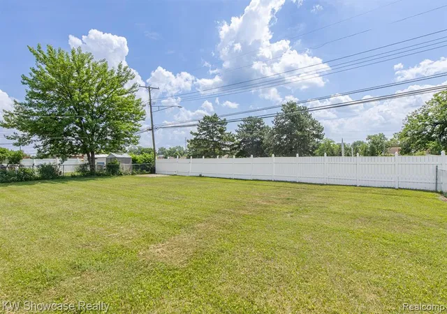 35th image of 3483 Edison St, Trenton, MI 48183 | MLS# 61010234