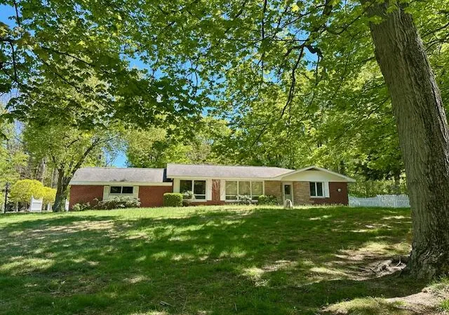 2nd image of 2095 Lakeshore Dr, Fennville, MI 49408 | MLS# 70520400