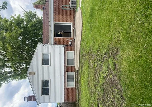 2nd image of 32430 Tecla Dr, Warren, MI 48088 | MLS# 61005804