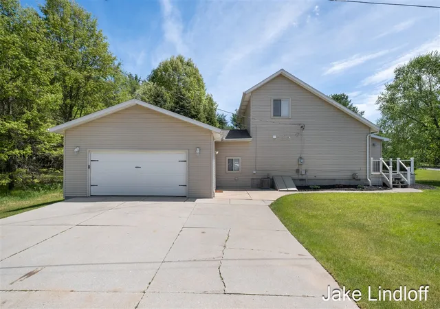 Homes for sale in Stanwood, MI | 11014 E Royal Rd, Stanwood, MI 49346 | MLS# 70533897
