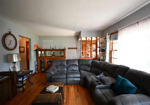 4th image of 233 Hunter Dr, Benton Harbor, MI 49022 | MLS# 70548222