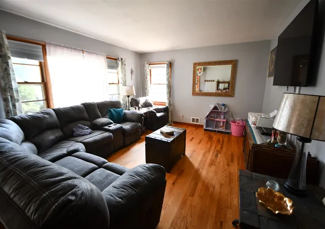 5th image of 233 Hunter Dr, Benton Harbor, MI 49022 | MLS# 70548222