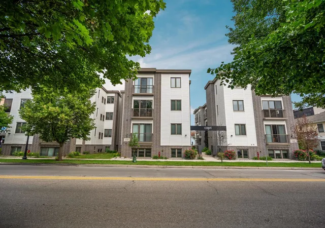 Homes for sale in Traverse City, MI | 139 E Eighth St, Traverse City, MI 49684