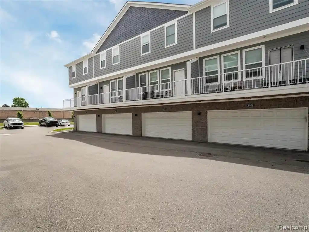 Listing Photo 31 - Condo for sale in 2926 Artemis Dr located at 2926 Artemis Dr, Troy, MI 48085 - Unit 2926 Artemis Dr